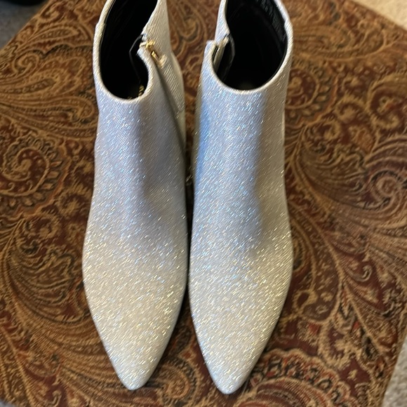 Kate Spade size 7, shimmer boats. Never been worn. - Picture 1 of 6